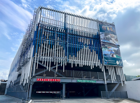 Flood-free Steel Parking
